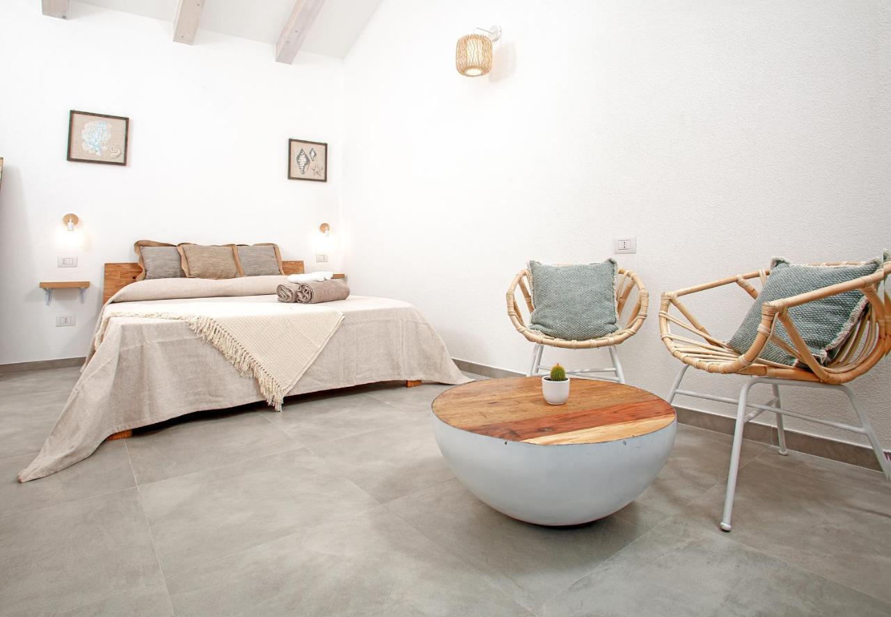 סנטה טרזה גאיורה La Casa Di Memmi Suites & Rooms מראה חיצוני תמונה